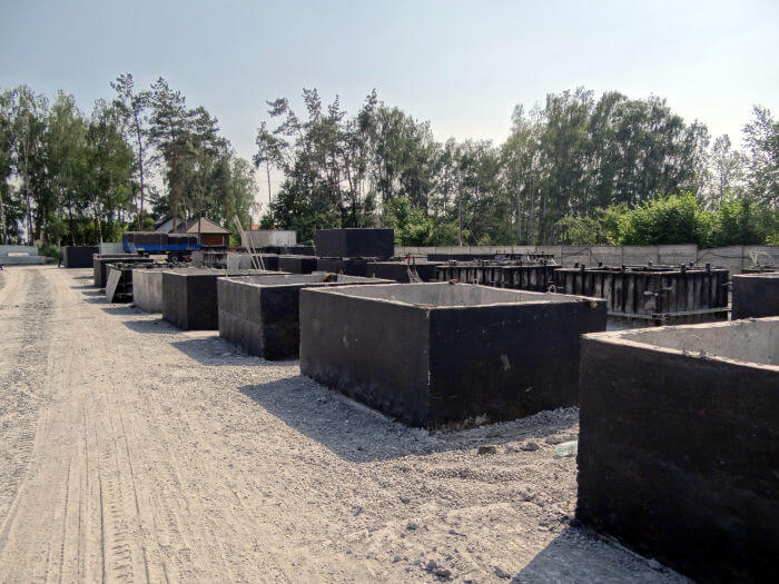 Szamba betonowe  w Rewie